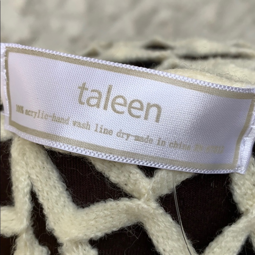 NWT Taleen Ivory Infinity Scarf. - Picture 6 of 10